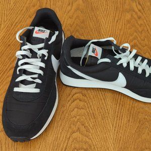 Brand New Never Worn Nike Waffle 2 Mens Trainer Black Size 12 NWOT